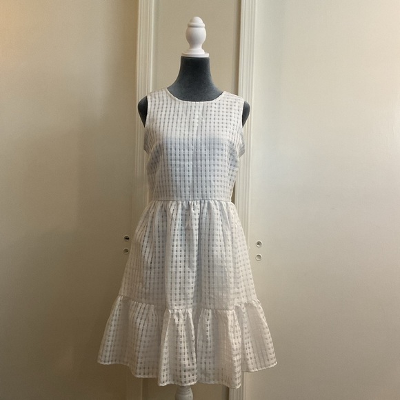 💜 White Skater Dress - Picture 1 of 4